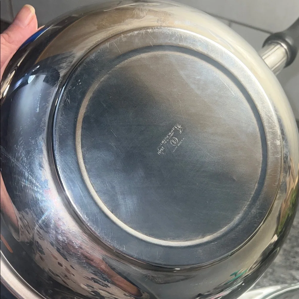 Silver serving dish with clear Pyrex bowl insert with Lid. Exc condition
